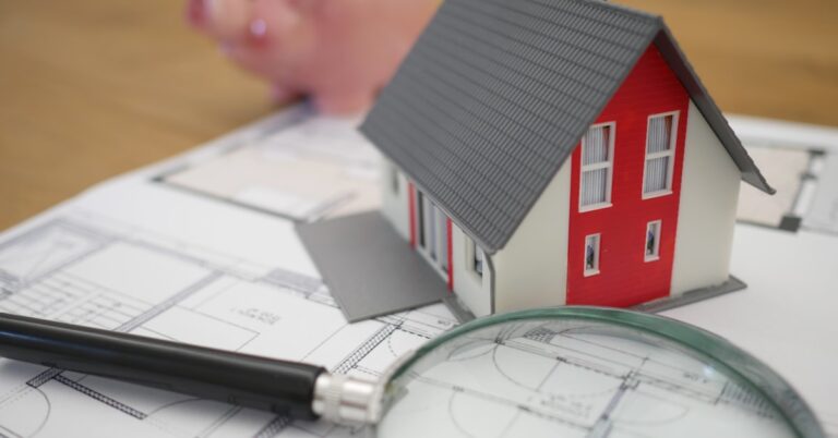 Florida homeowner saving money on commissions and closing costs by selling to Homeinc cash home buyer